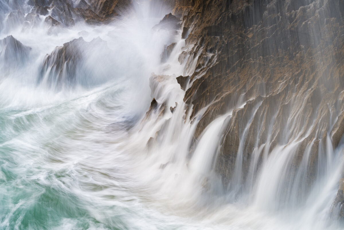 Tips for outdoor photography: Use shutter speed to slow down the movement of water.